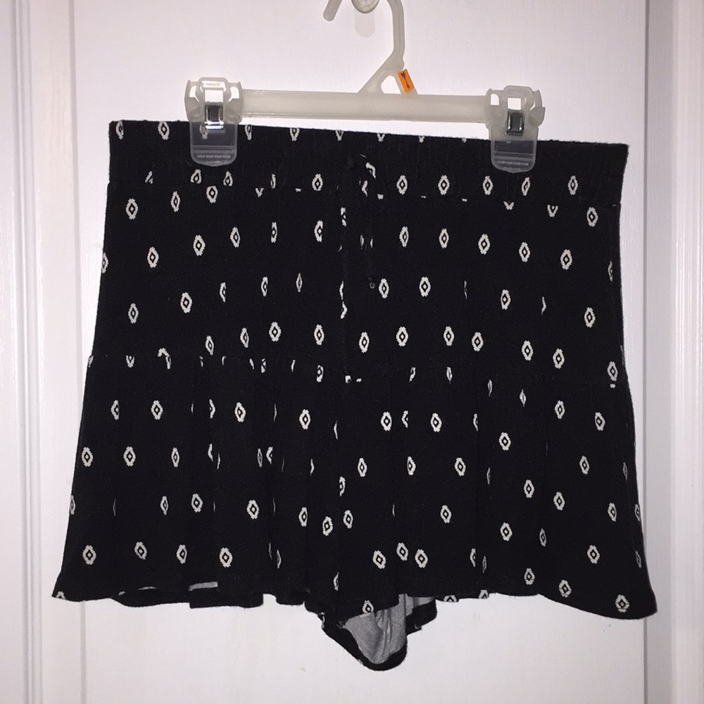 black and white flowy shorts